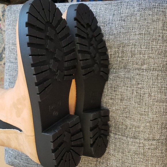 LPCBDEE Chelsea Lug Sole Slip-on Boots in Tan Size 7.5 - Picture 6 of 10